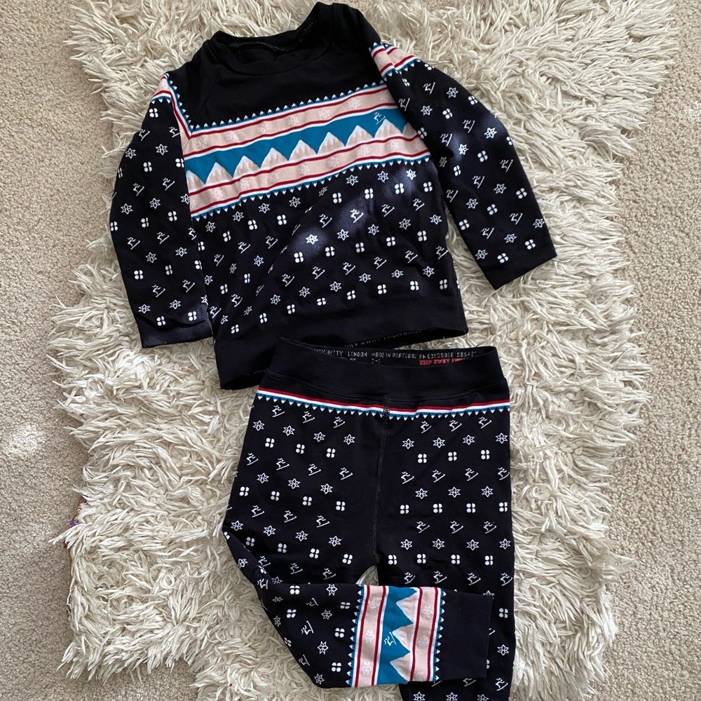 Sweaty Betty Ski base layer pants and shirt.